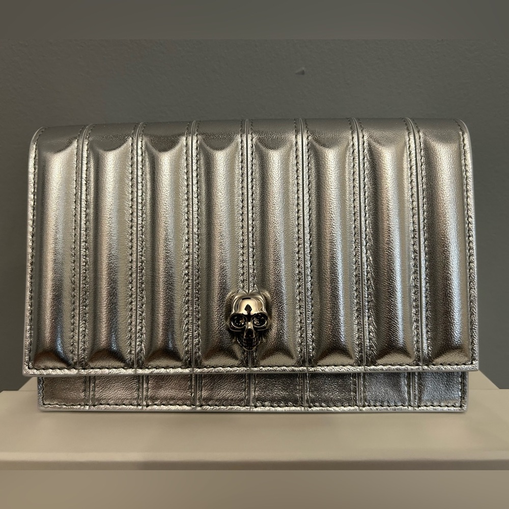 ALEXANDER McQUEEN Small Skull Bag in Silver